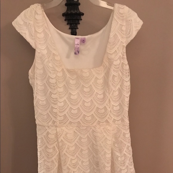 White Dress - Picture 1 of 3