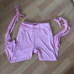 Bubblegum pink crop leggings