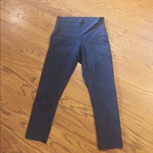 Lululemon crops size 6