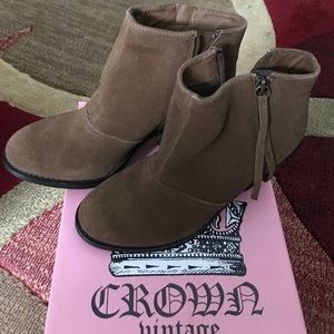 Crown vintage ankle booties