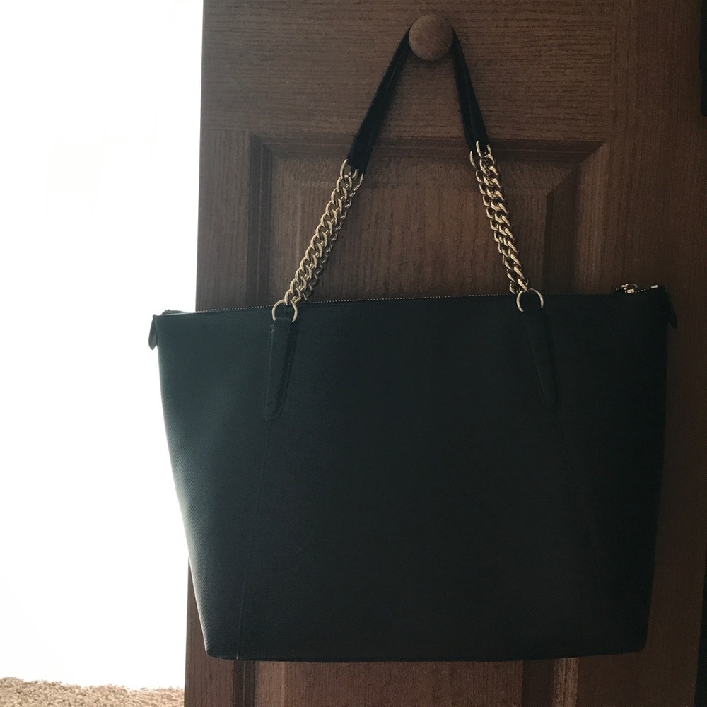 ❗️SOLD ❗️Black coach purse. Mint condition. - Picture 2 of 3