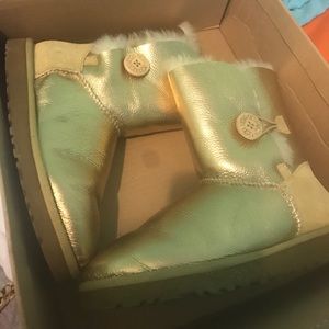 CYBER MONDAY SALEE !! Gold  metallic uggs