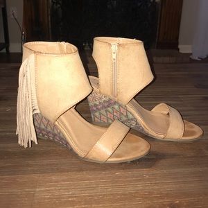 Rampage Tan/Fringed/Patterned Cork Wedges