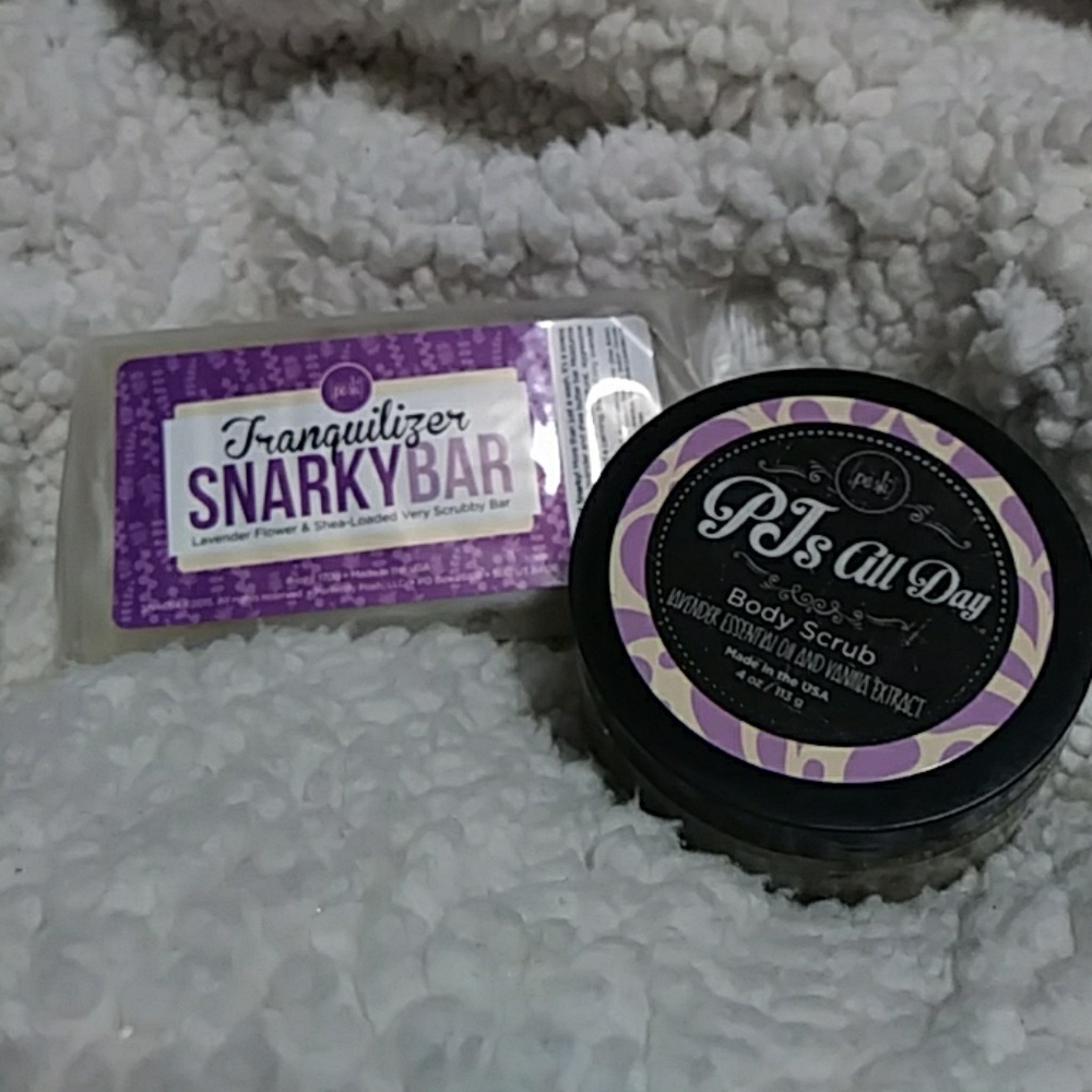Perfectly Posh Body Scrub and Snarky Bar Bundle