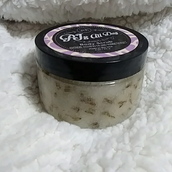 Perfectly Posh Body Scrub and Snarky Bar Bundle - Picture 2 of 6