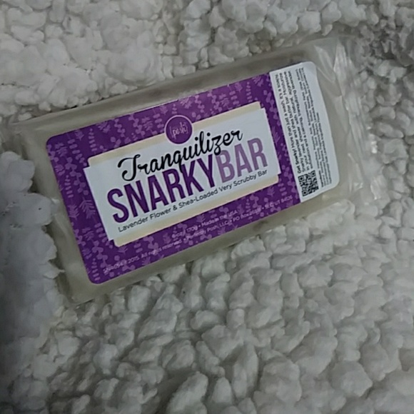 Perfectly Posh Body Scrub and Snarky Bar Bundle - Picture 4 of 6