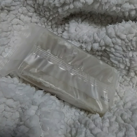 Perfectly Posh Body Scrub and Snarky Bar Bundle - Picture 5 of 6