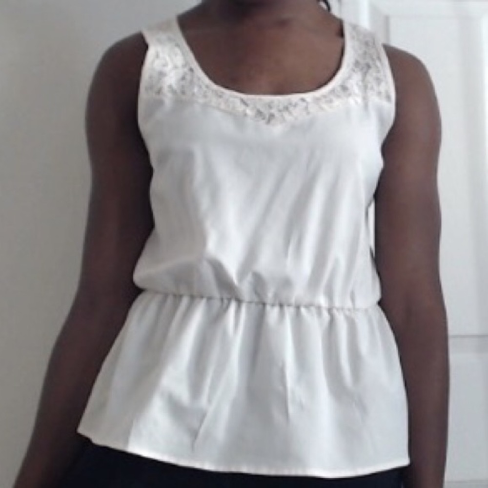 Lace sleeveless peplum