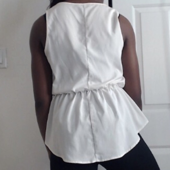 Lace sleeveless peplum - Picture 2 of 2