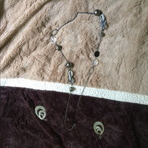 pair NewYork&Comp earrings and long party necklace