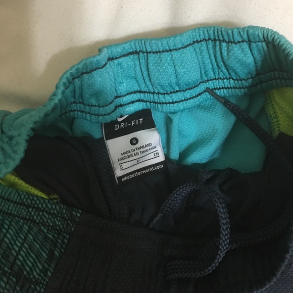 Nike dry fit shorts boys - Picture 2 of 2