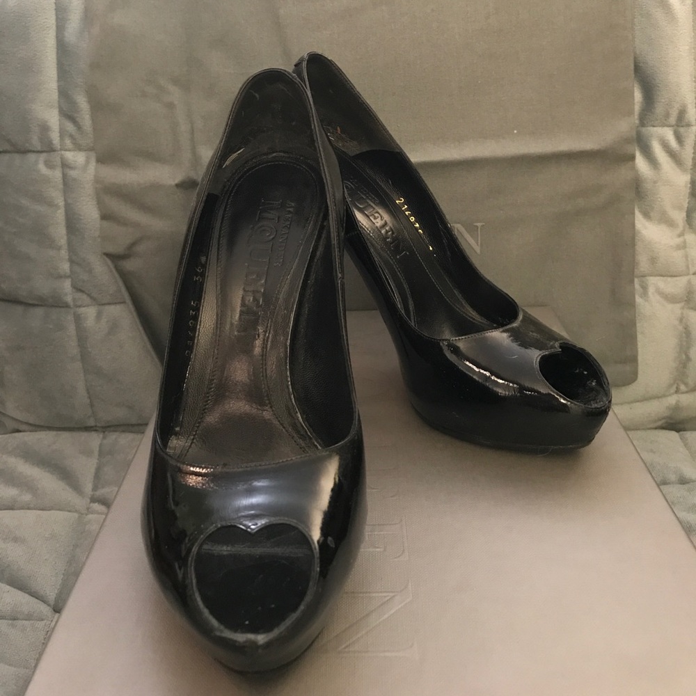 Authentic Alexander McQueen Patent Lthr Peep Toe