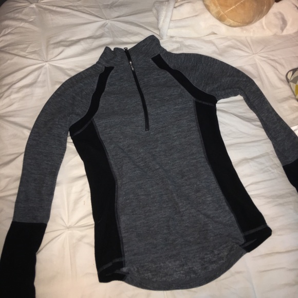 So Jackets & Blazers - Gray and black pullover
