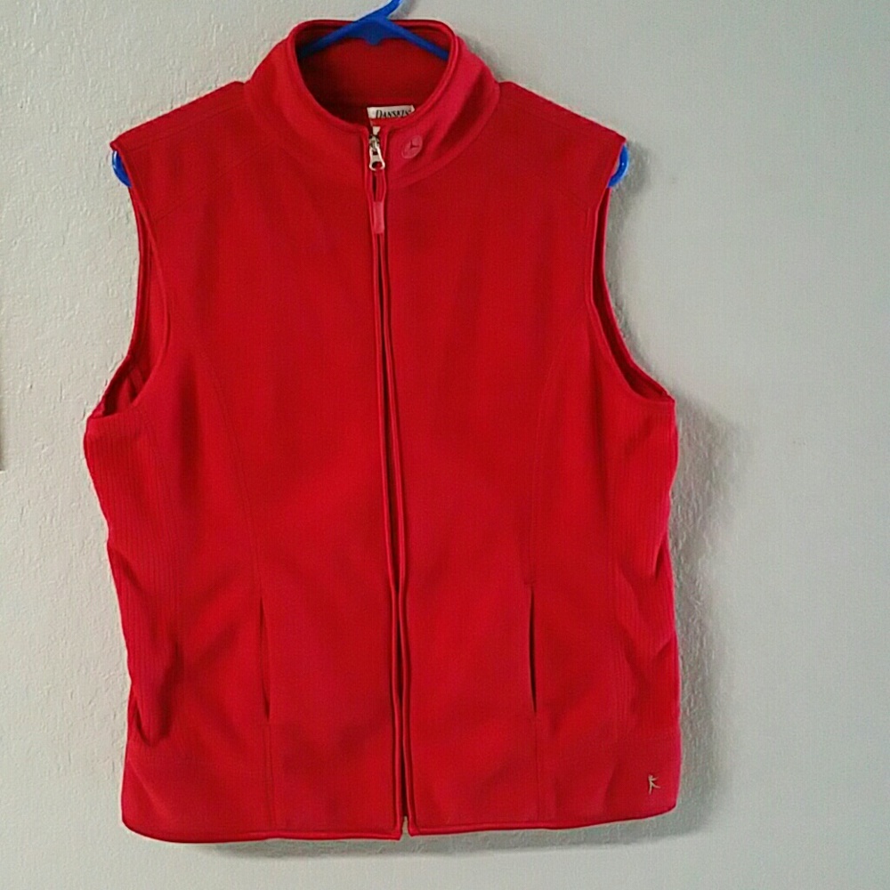 Light weight red vest with zipper