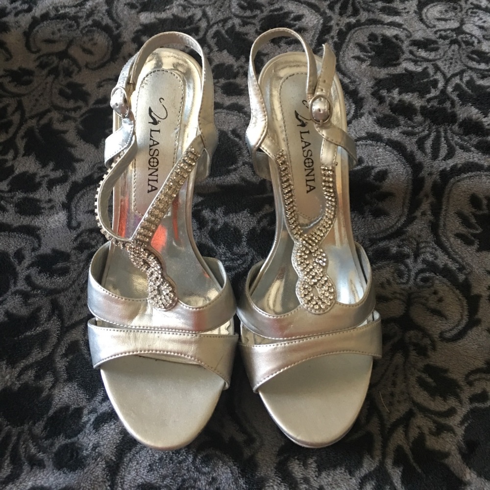 Size 7 silver jeweled heels