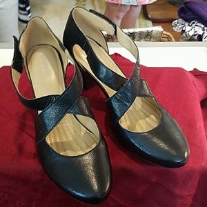 Easy Spirit black leather heeled shoes X strap