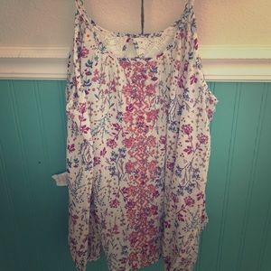 Cool/ cute flows shoulder cut too!!