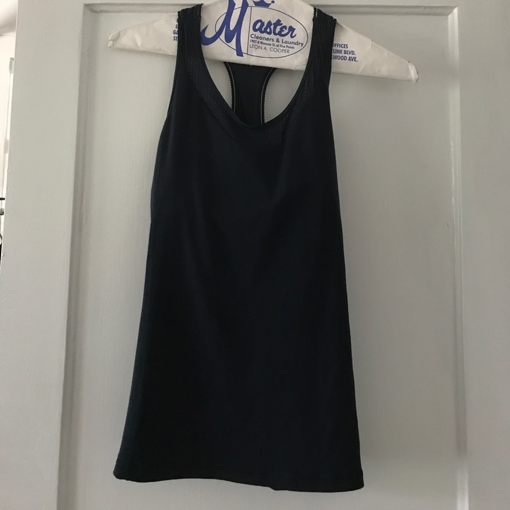 Lululemon Deep Breath tank size 6
