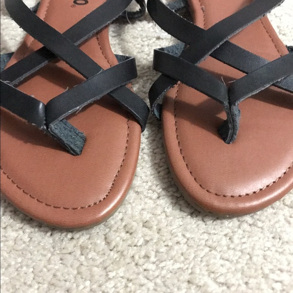NWT girls black strappy sandals - Picture 4 of 4