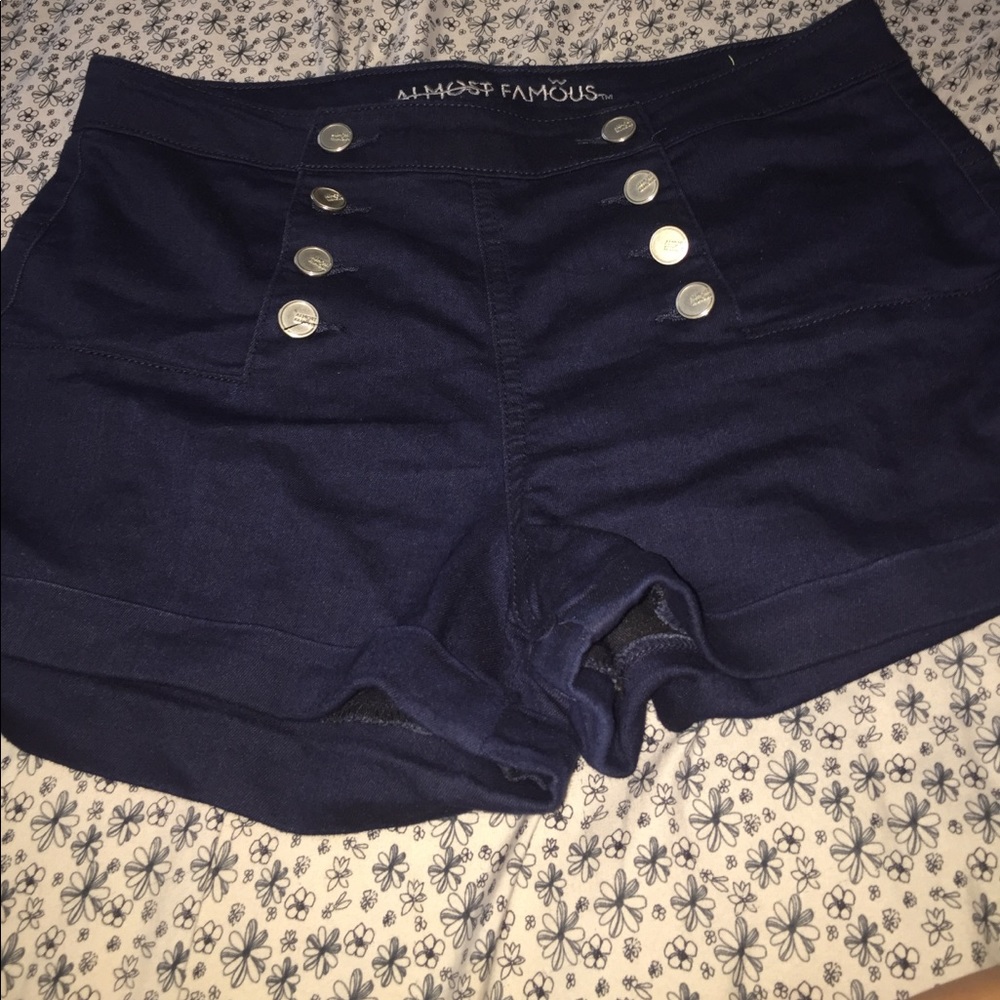 Almost Famous shorts (NWOT)
