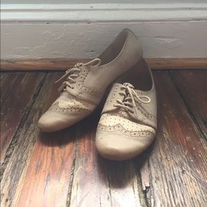 Beige/tan oxfords