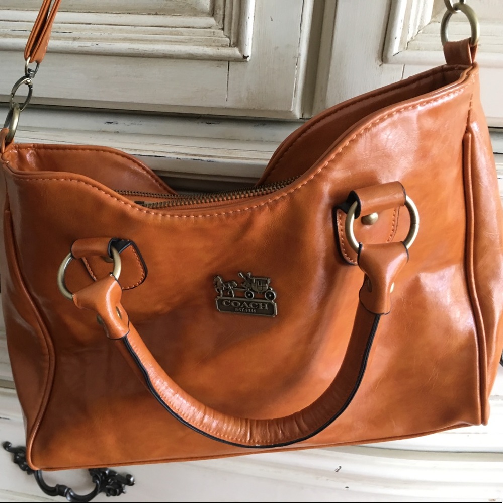Coach purse immaculate.
