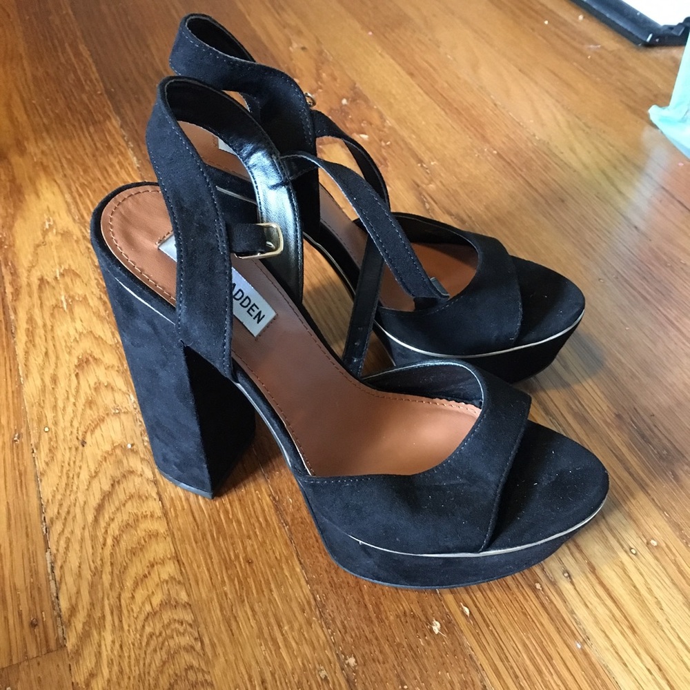 Steve Madden Black Wedges