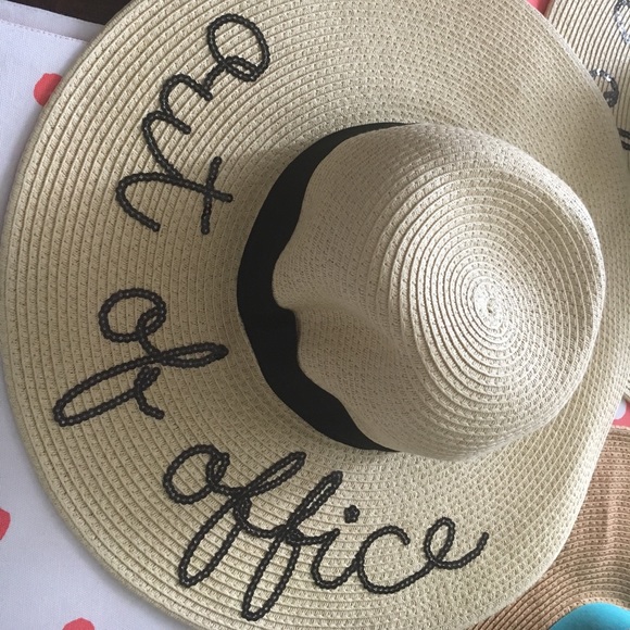NWOT chic Out Of Office Beach Hat - Picture 2 of 3