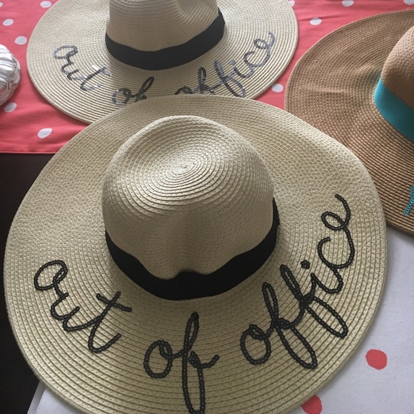 NWOT chic Out Of Office Beach Hat - Picture 3 of 3
