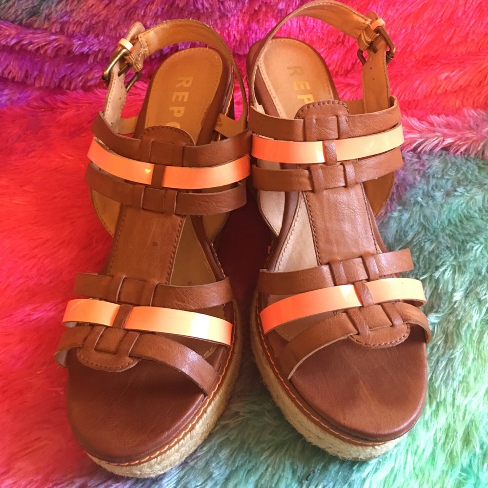 Size 9 cute Leather Report Brand from the buckle
