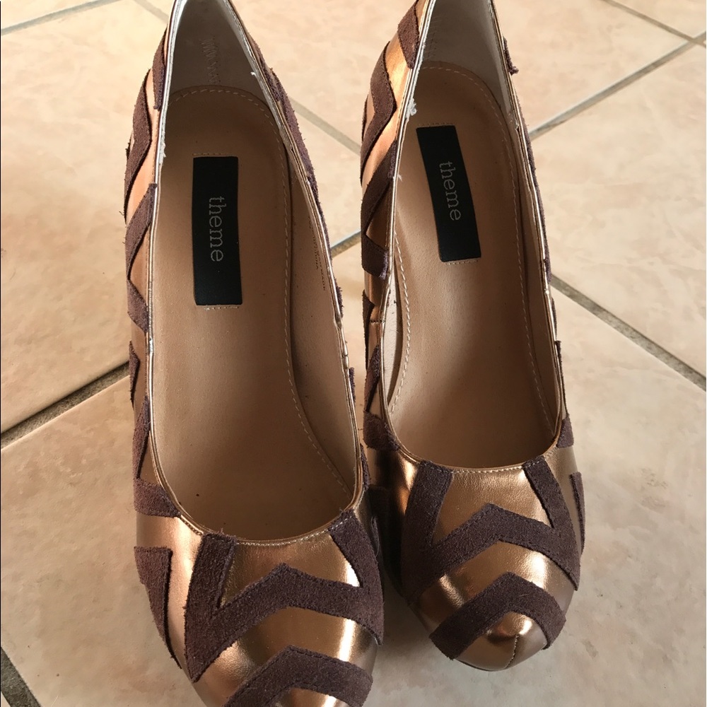 Ladies shoes. Clean and only wore it twice