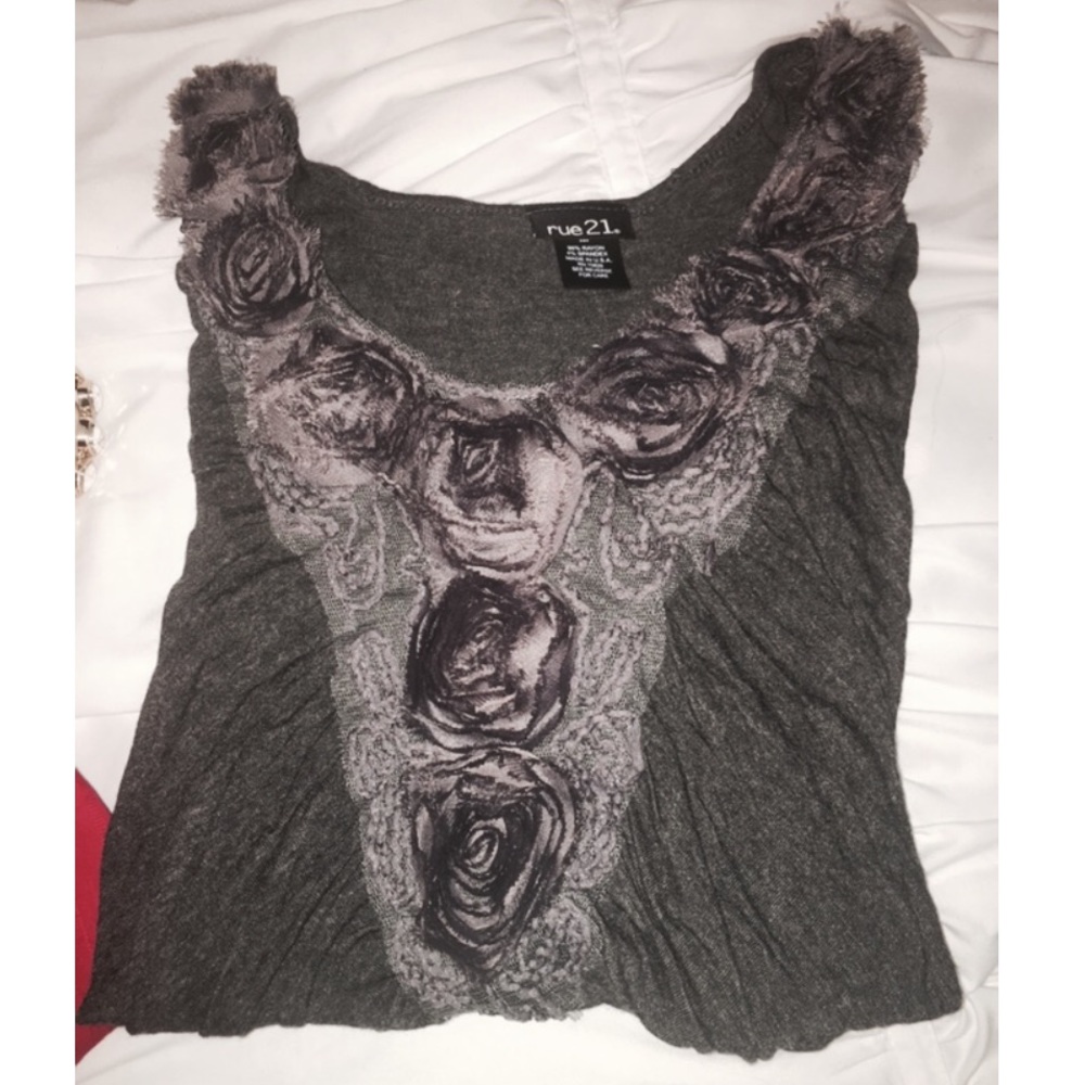 *Bundle* 2 Tops - Picture 2 of 4