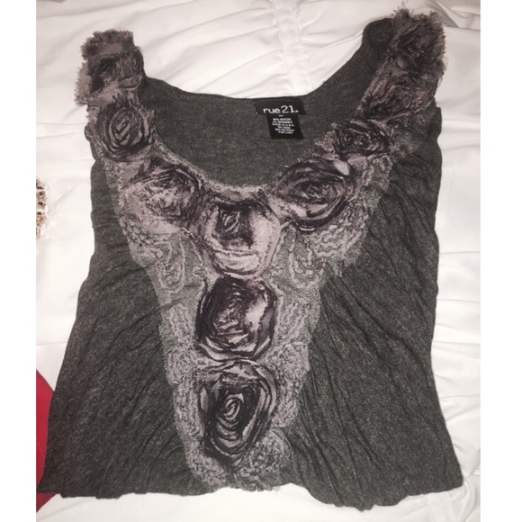 *Bundle* 2 Tops - Picture 2 of 4