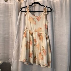Super cute flowy urban outfitters dress