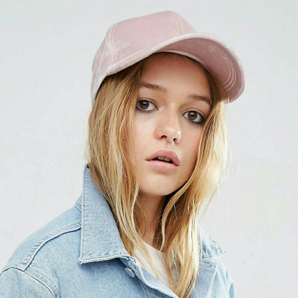 ❤MAKE OFFER❤ Babydoll Pink Velvet Hat