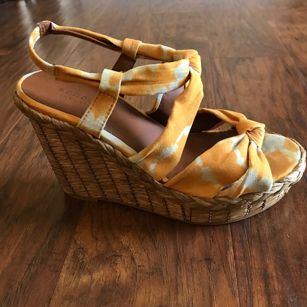 Bamboo tie dyed wedges