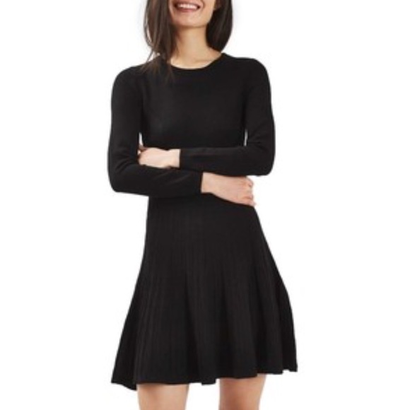 Topshop Dresses & Skirts - Topshop Ribbed Fit and Flate dress in black