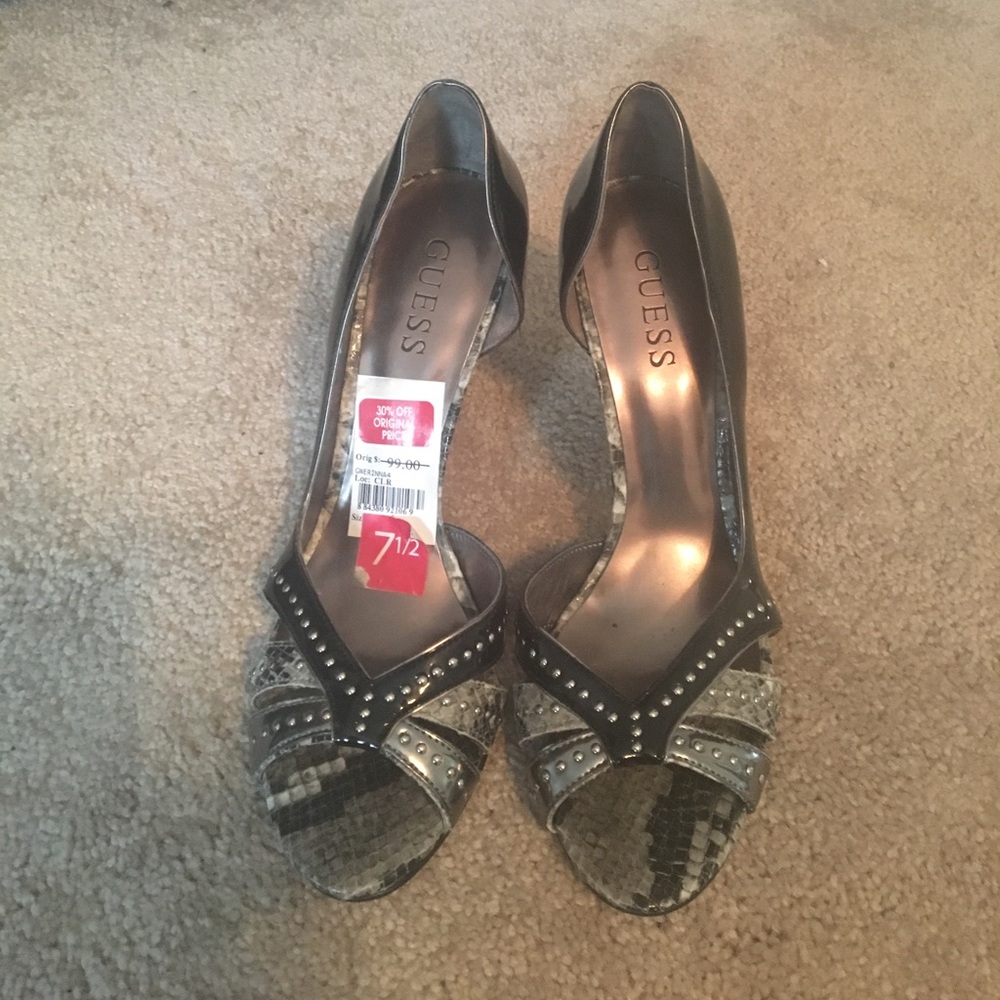 Black & Grey Snake Skin Peep Print Toe Pumps 👠