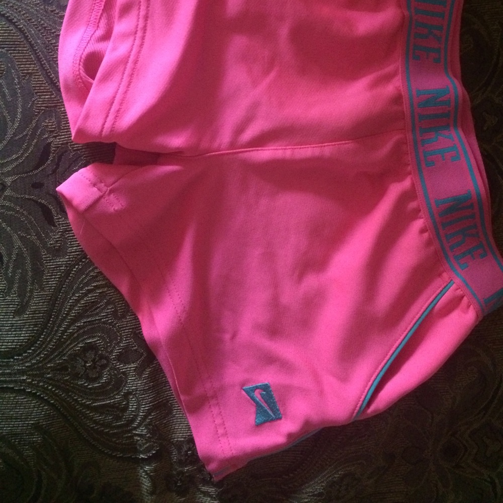 NIKE SHORTS