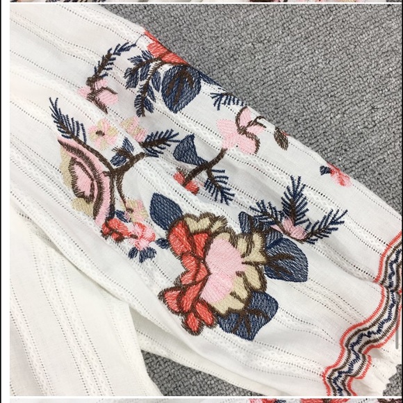 🦋LAST-S🦋 Gorgeous Embroidered Off Shoulder Top - Picture 4 of 7