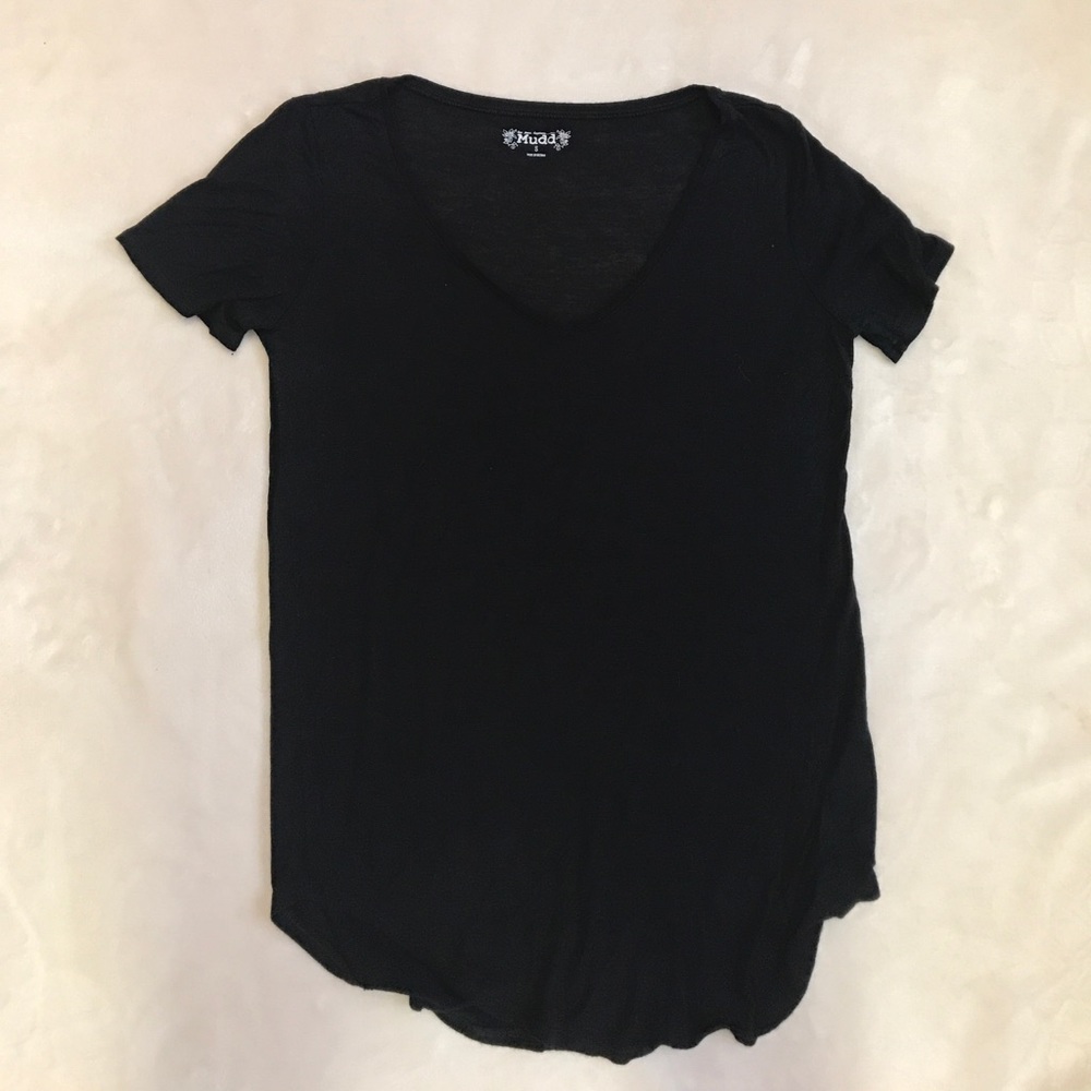 Black short sleeved tee