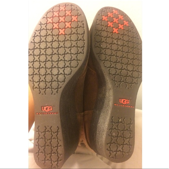 UGG Australia Zea Boots in Chocolate - Picture 3 of 8