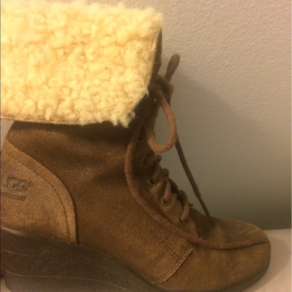 UGG Australia Zea Boots in Chocolate - Picture 6 of 8