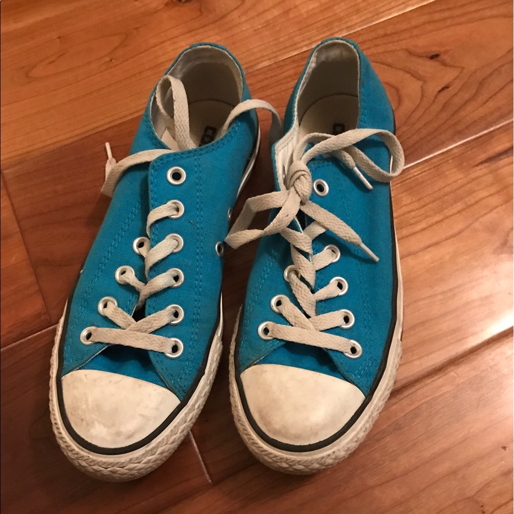 bright blue low top converse