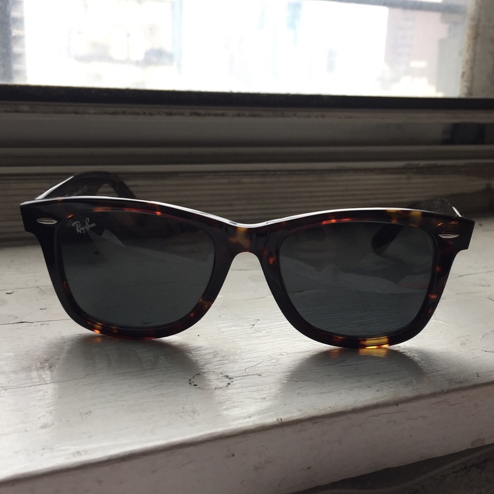Authentic Ray Ban Tortoise Wayfarer