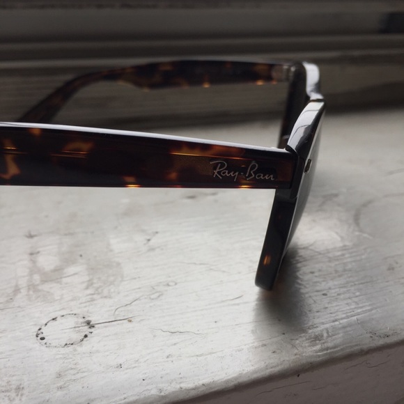 Authentic Ray Ban Tortoise Wayfarer