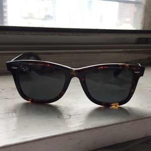 Authentic Ray Ban Tortoise Wayfarer