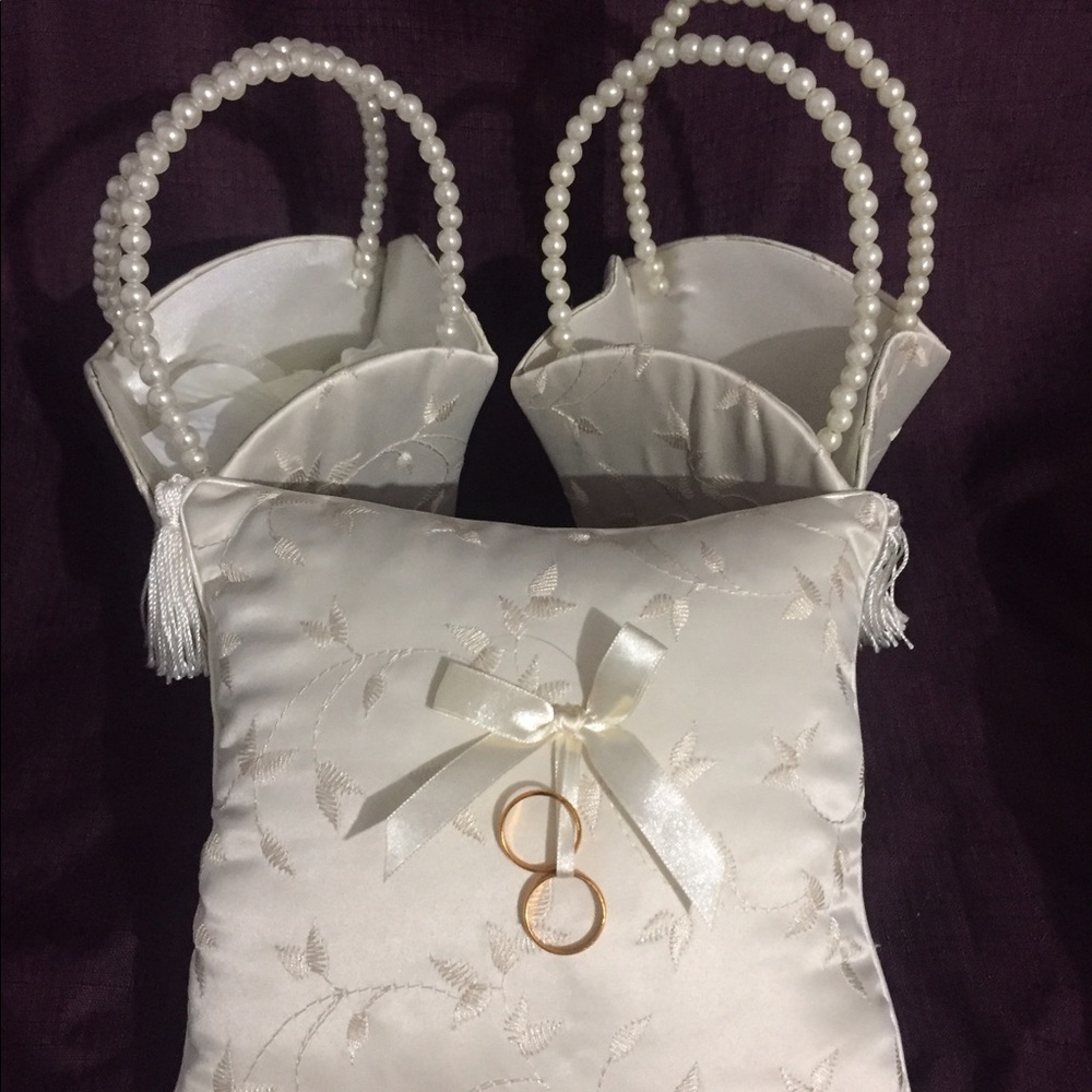 Wedding-ring bearer pillow & flower girl baskets