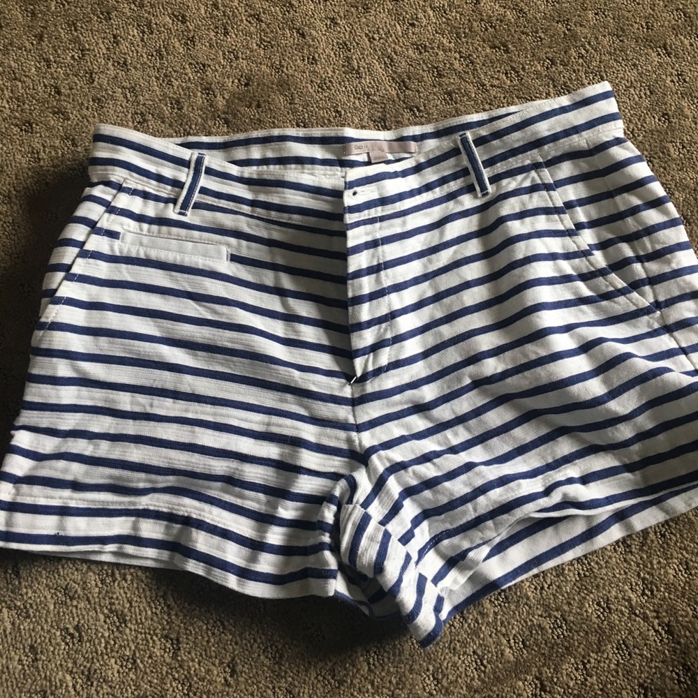 Gap blue and white shorts