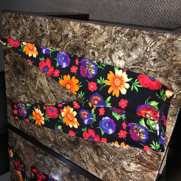 American Apparel Floral two piece size M - Picture 2 of 3